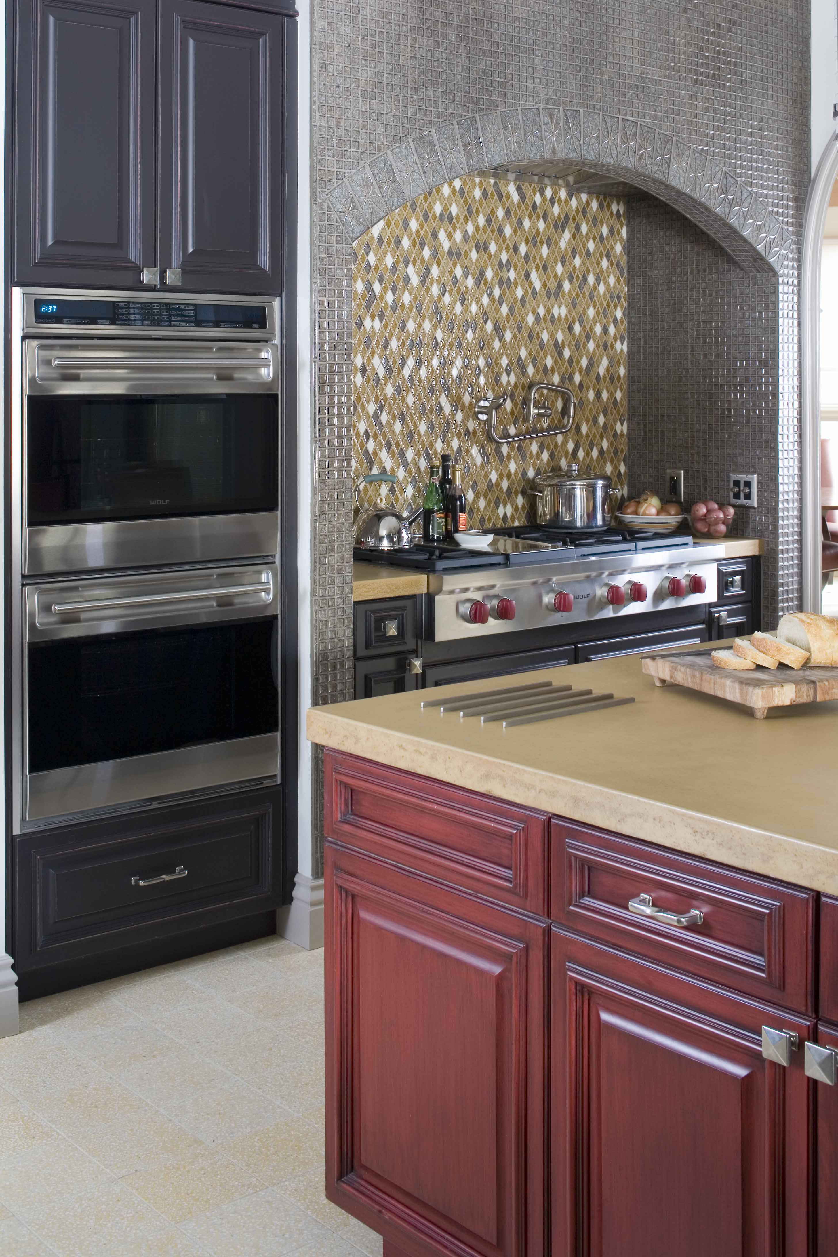 Rich Wood Traditional Kitchen & Bath — Interior design by company kd