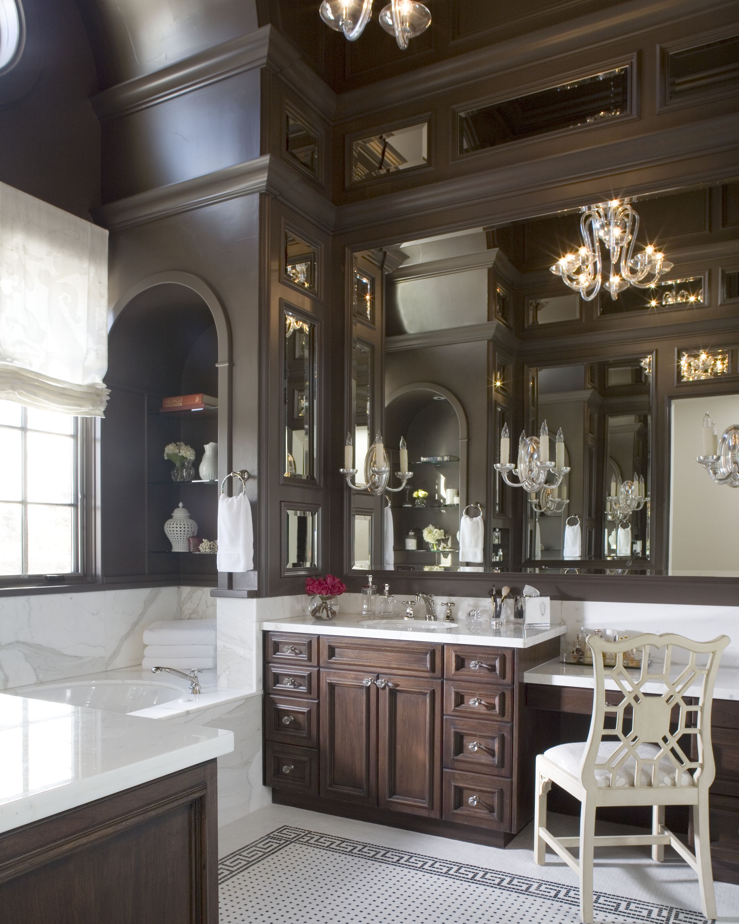 Rich Wood Traditional Kitchen & Bath — Interior design by company kd