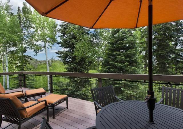 Mountain Modern Retreat — Interior design by company kd