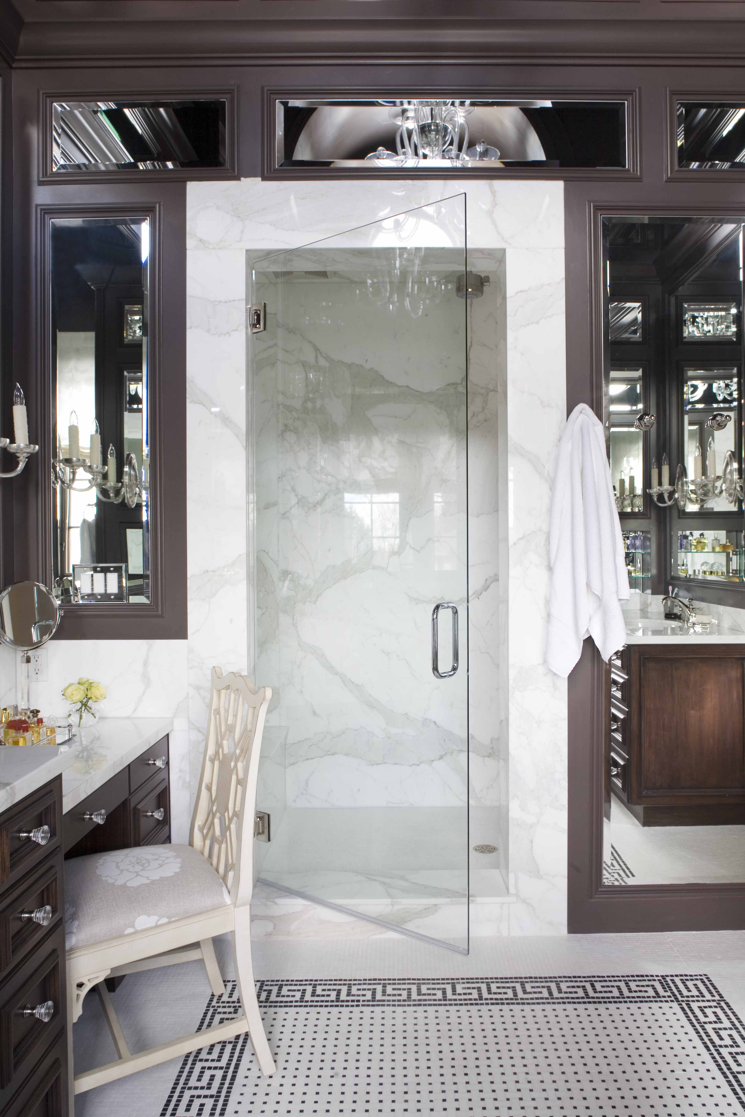 Rich Wood Traditional Kitchen & Bath — Interior design by company kd