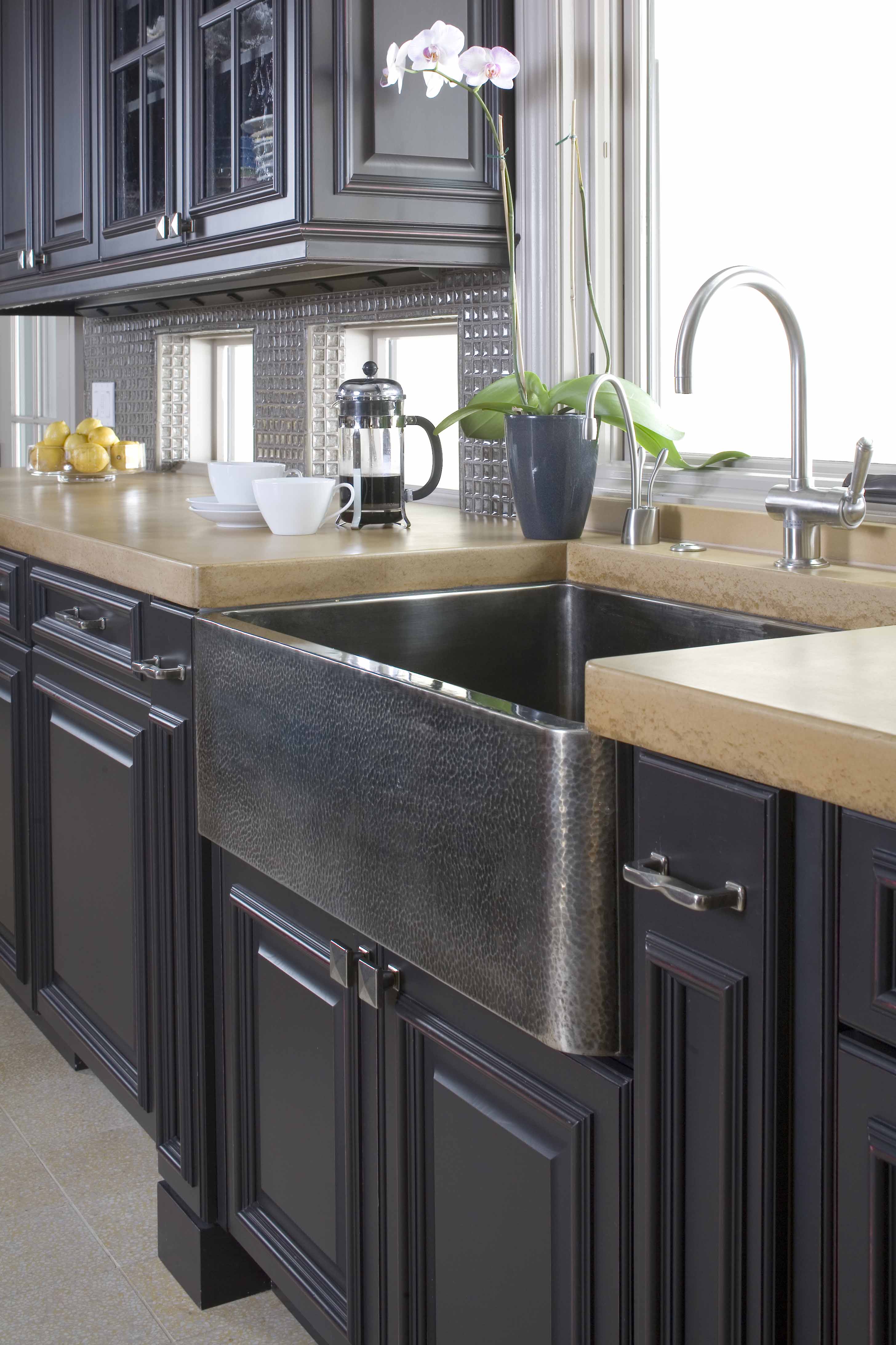 Rich Wood Traditional Kitchen & Bath — Interior design by company kd